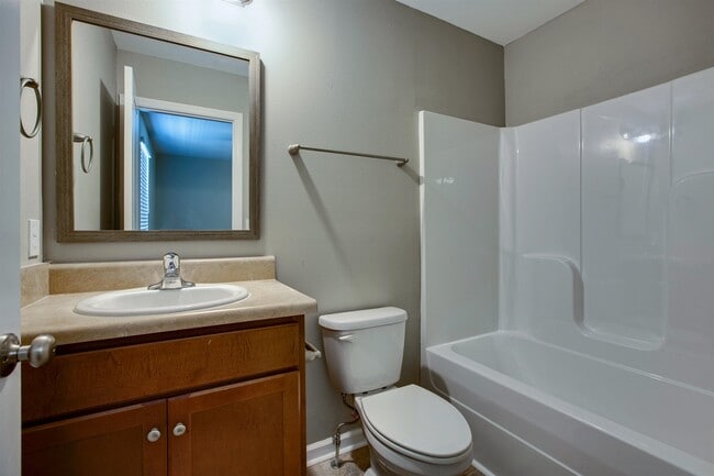 Building Photo - 2202 Cedarbrook Ct