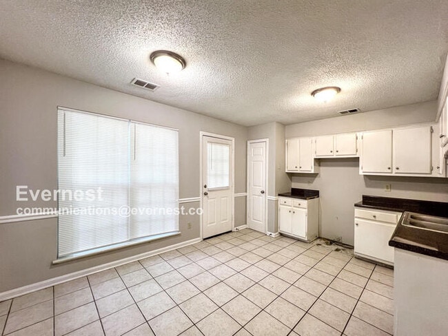 Building Photo - 3772 Beckman Dr