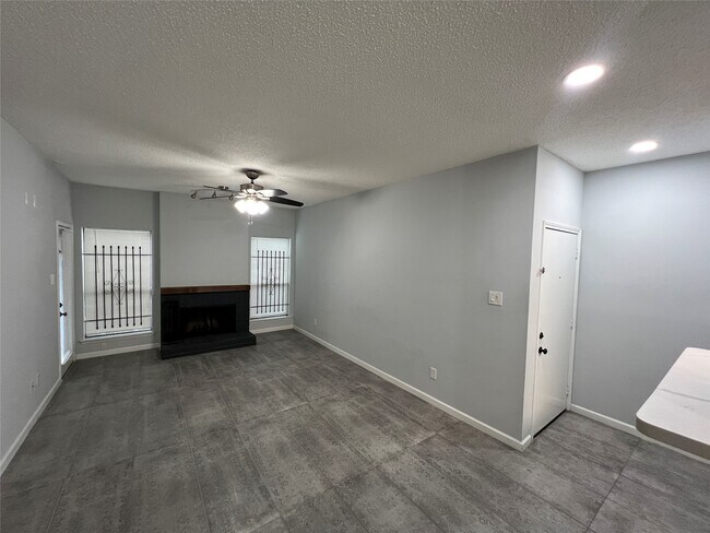 Building Photo - 10053 Westpark Dr