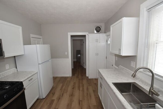 Building Photo - Price Reduced! 4 bedroom 2 story Single Family Home