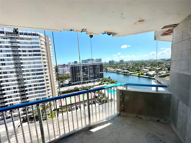 Building Photo - 1965 S Ocean Dr