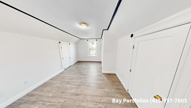 Building Photo - 1239 Haskell St