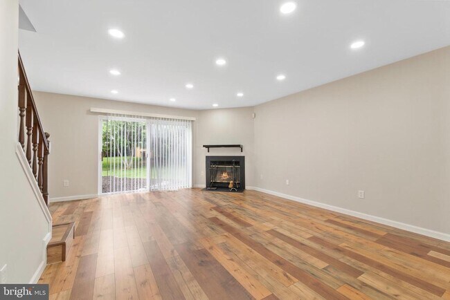 Building Photo - 1004 Dartmouth Glen Way