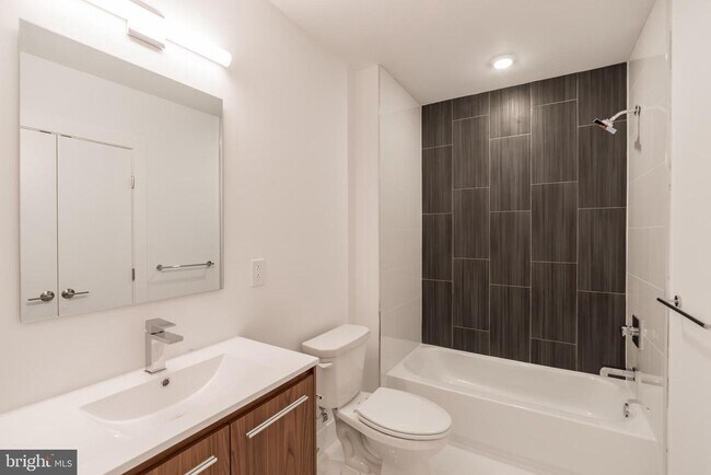 Building Photo - 813 N Broad St