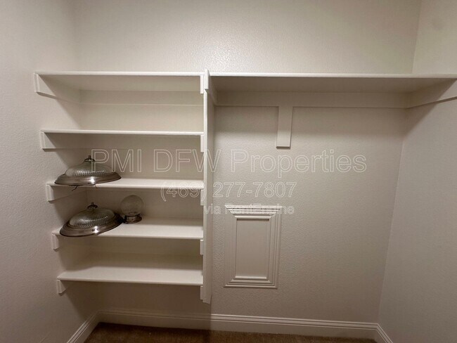Building Photo - 2610 Meadow Ridge Dr