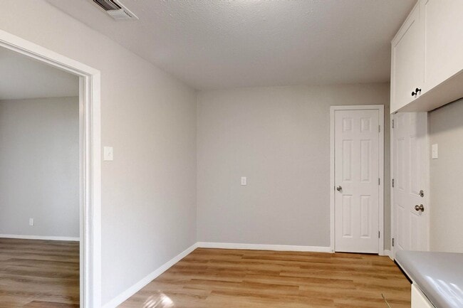 Building Photo - Charming 2-Bedroom Cottage with Big Backyard