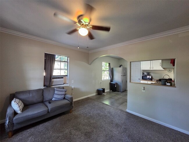 Building Photo - 10209 Palestine St