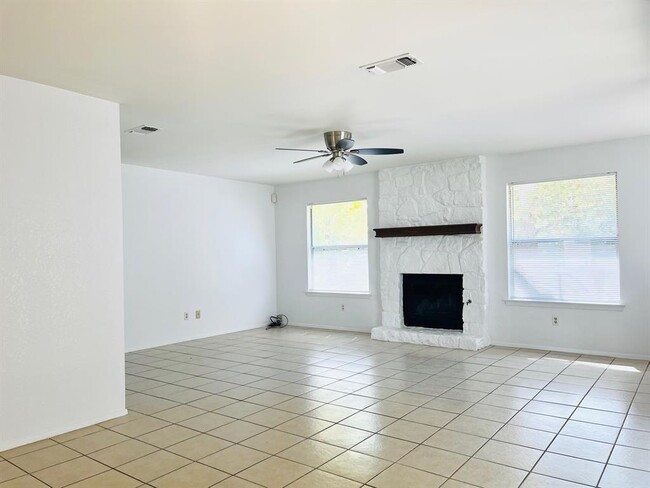 Building Photo - 8905 Curlew Dr