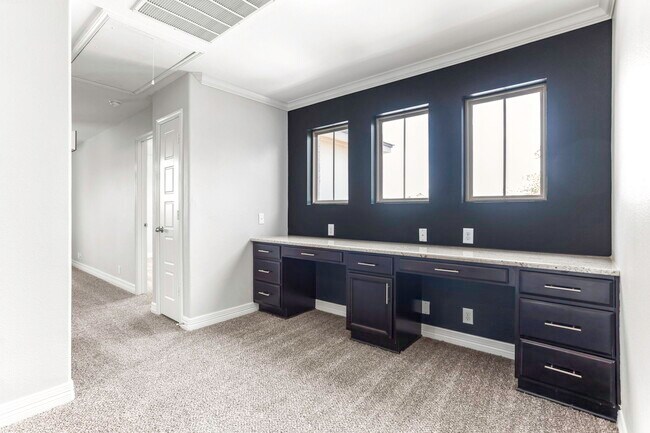 Building Photo - 8881 Highland Dawn
