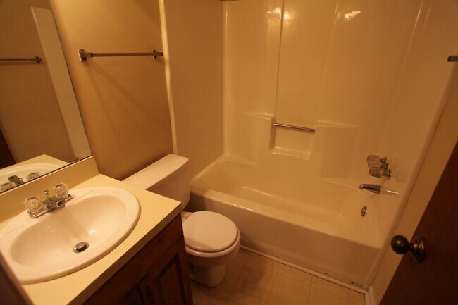 Building Photo - Cedar Chase Duplex Available July 15th!