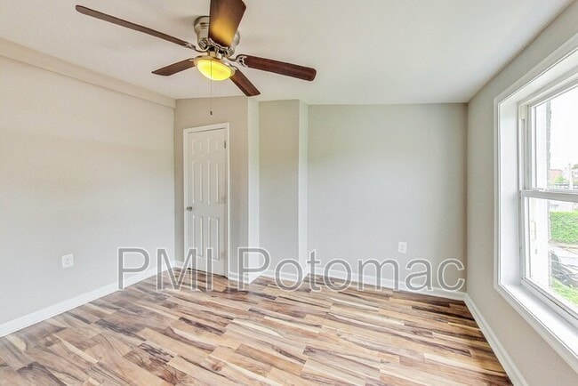 Building Photo - 834 N Stricker St