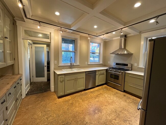 Building Photo - 2268 Shady Ave