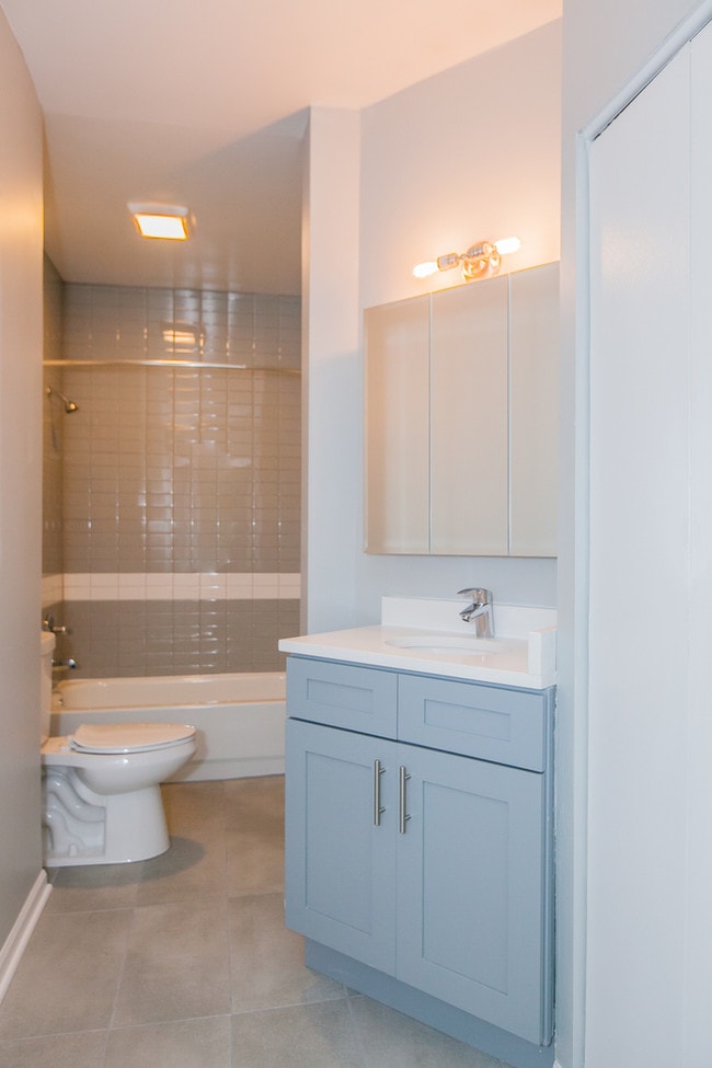 Building Photo - 42 E Chicago Ave