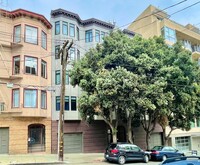 Building Photo - HUGE Pac Heights 2BR/2BA Courtyard Condo w...