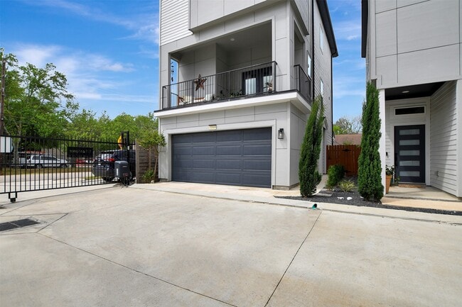 Building Photo - 1106 Paul Quinn St