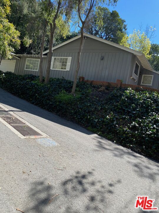 Building Photo - 1712 Benedict Canyon Drive