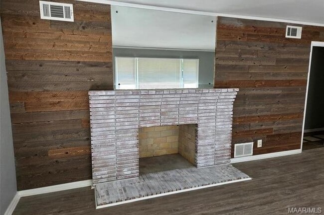 Building Photo - 2786 Crestview Ave