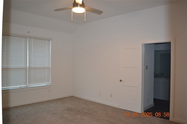 Building Photo - 1613 Sunbend Ln