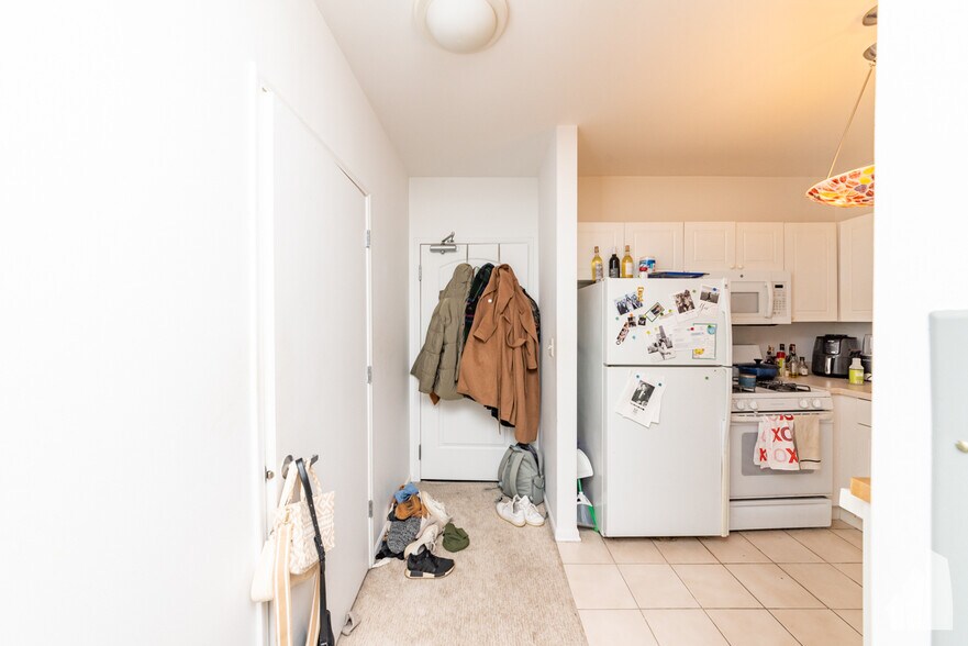 Building Photo - 21 W Chestnut St