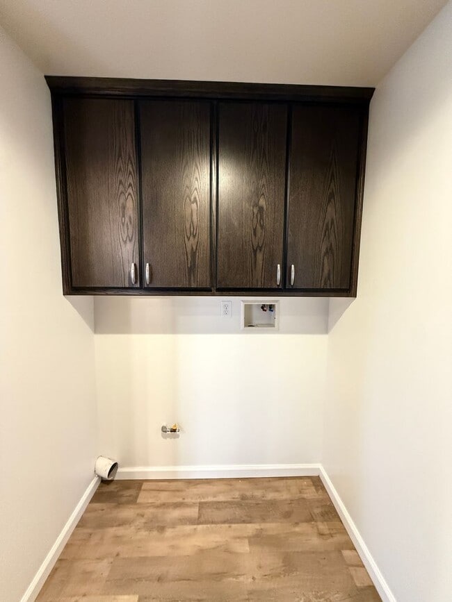 Building Photo - Orcutt Single Story Updated Home on Cul-De...