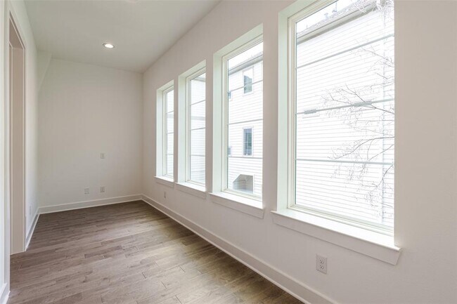 Building Photo - 5210 Schuler St
