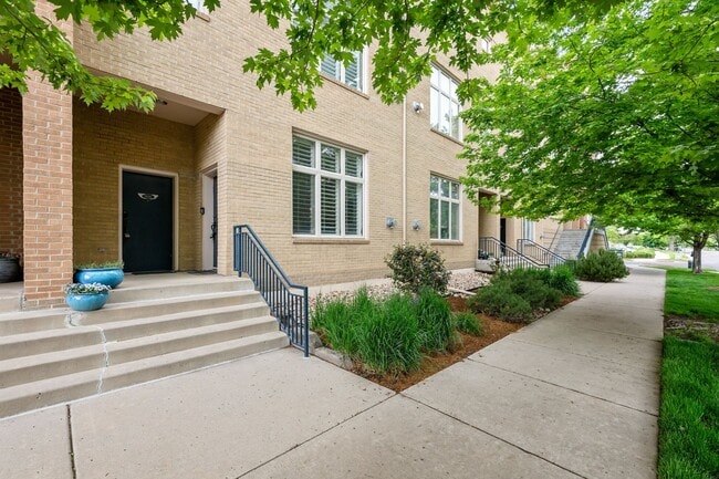 Building Photo - Amazing 1 Bedroom in the Heart of Lowry