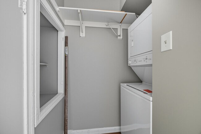 Building Photo - 2418 Burr Oak Ave