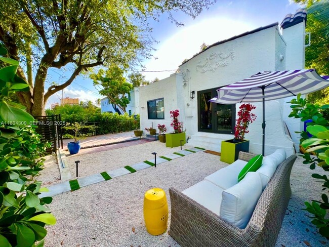 Building Photo - 8280 NE 1st Pl