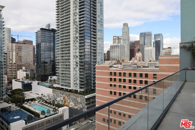 Building Photo - 849 S Broadway
