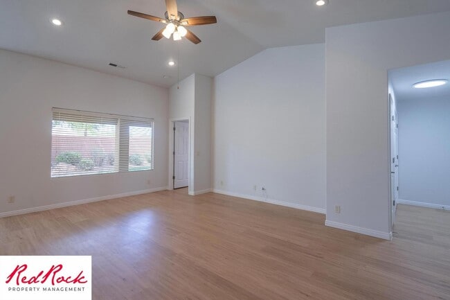 Building Photo - 4 Bedroom in Amber Estates - Newer LVP Flooring throughout home!