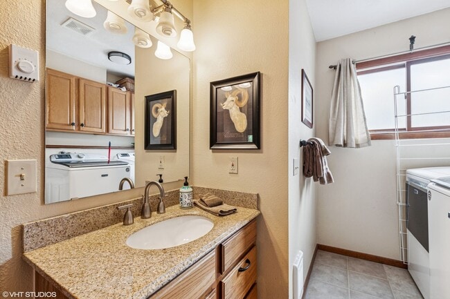 Building Photo - Whitefish River furnished Townhome