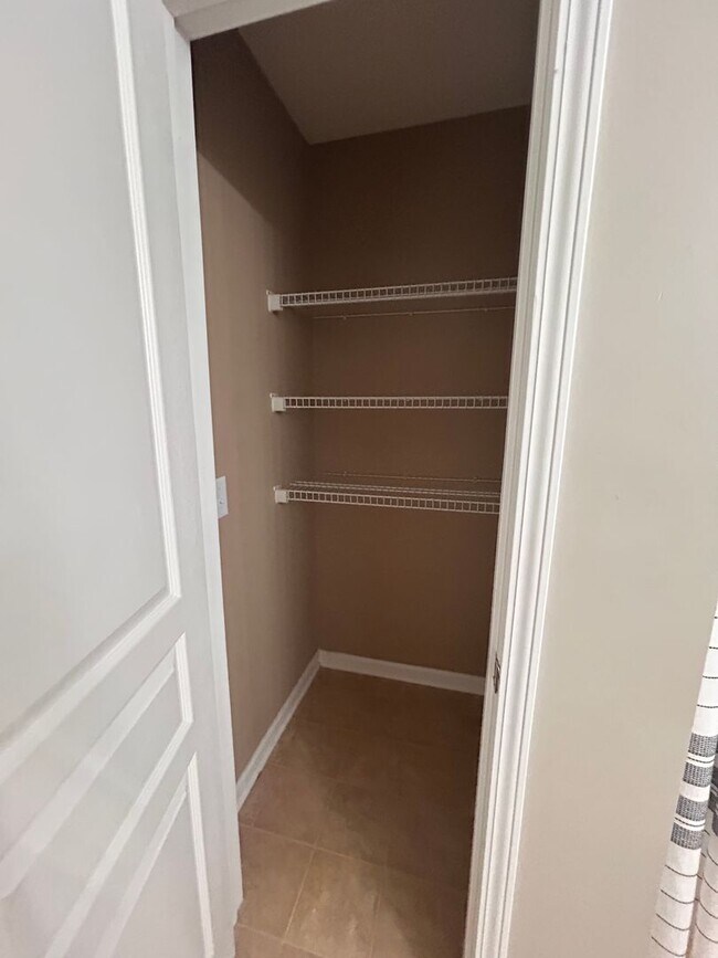 Building Photo - Amazing 3BR Townhome in The Pines at Charleston Park!