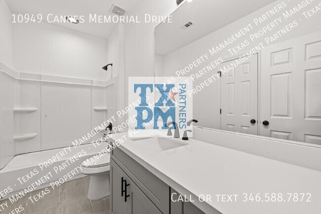 Building Photo - 10949 Cannes Memorial Dr