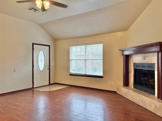 Building Photo - 15105 Kyle Dr