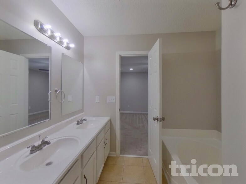 Building Photo - 3023 Willamette Valley Dr