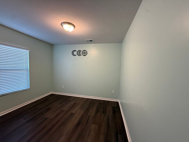 Building Photo - 4 Bedrooms, 3 Bathrooms - Home in West Rome!