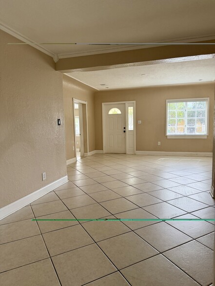 Building Photo - 520 SW 56th Ave