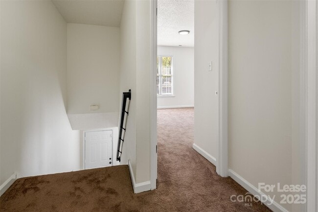 Building Photo - 608 Bethpage Rd