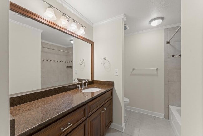 Building Photo - 25312 Plantation Dr NE