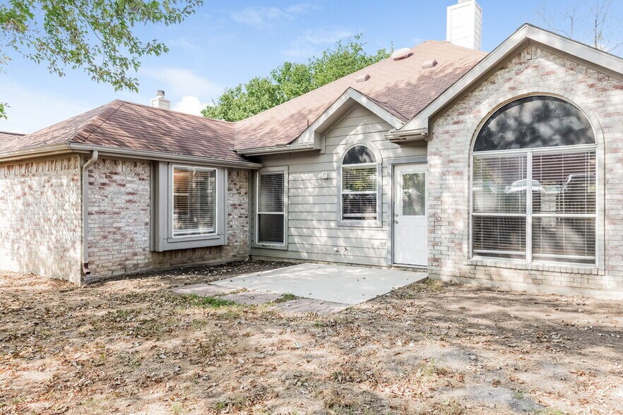 Building Photo - 7608 Honeybee Ln