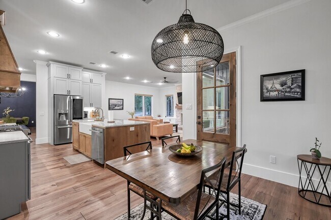 Building Photo - 15937 Stagecoach Rd