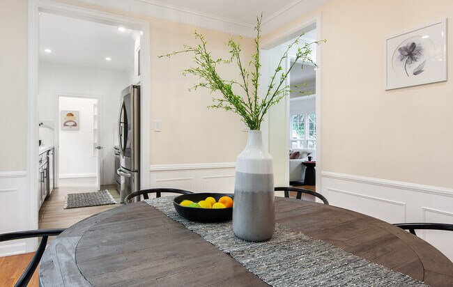 Building Photo - 422 Smithwood Dr