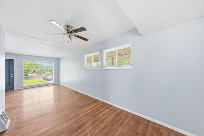 Building Photo - 10700 Spring Garden Dr