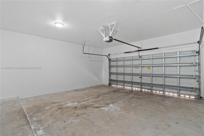 Building Photo - 3956 NE 11th Dr