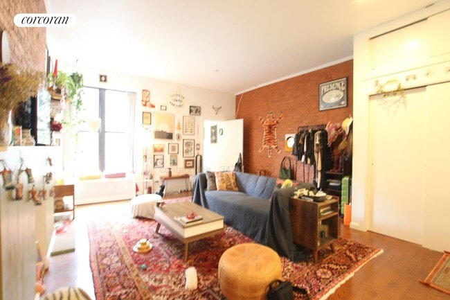 Building Photo - 144 W 70th St