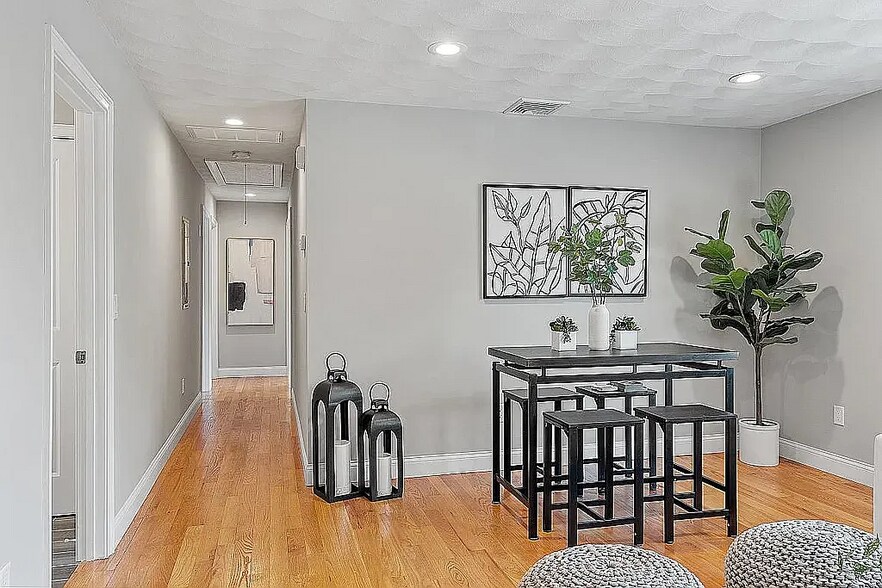 Building Photo - 25 Hopkins St