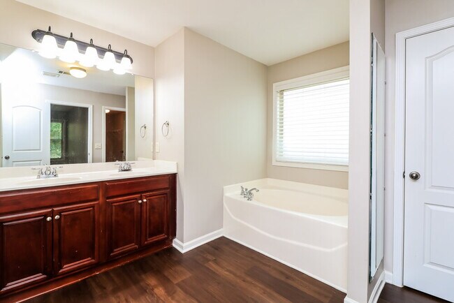 Building Photo - 113 Bethany Manor Dr