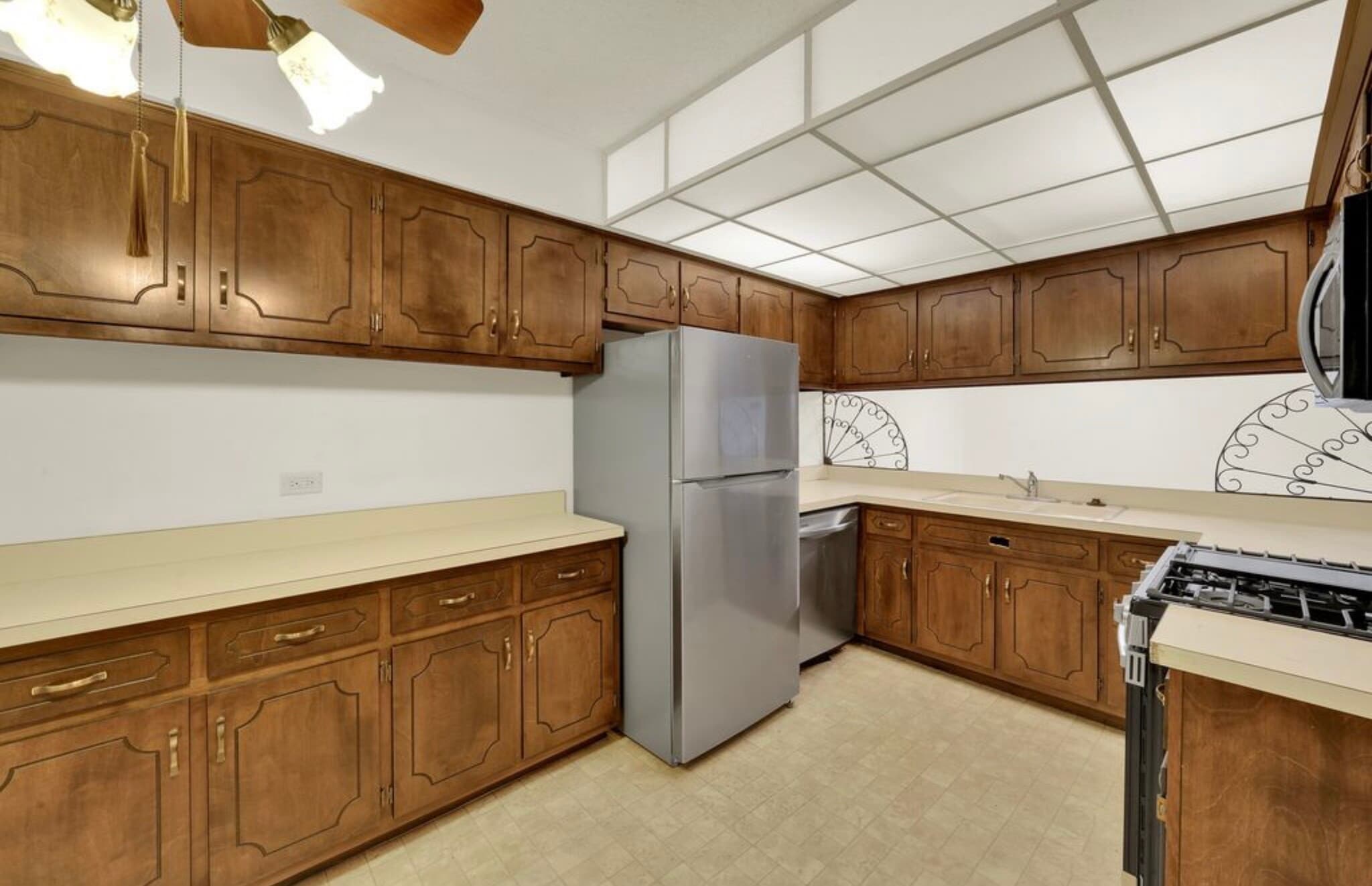 Building Photo - 10351 Menard Ave