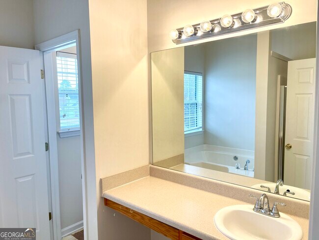 Building Photo - 490 Cherry Branch Ln