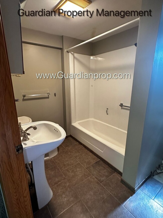 Building Photo - Orono Single Family Home, Large Garage, Sp...